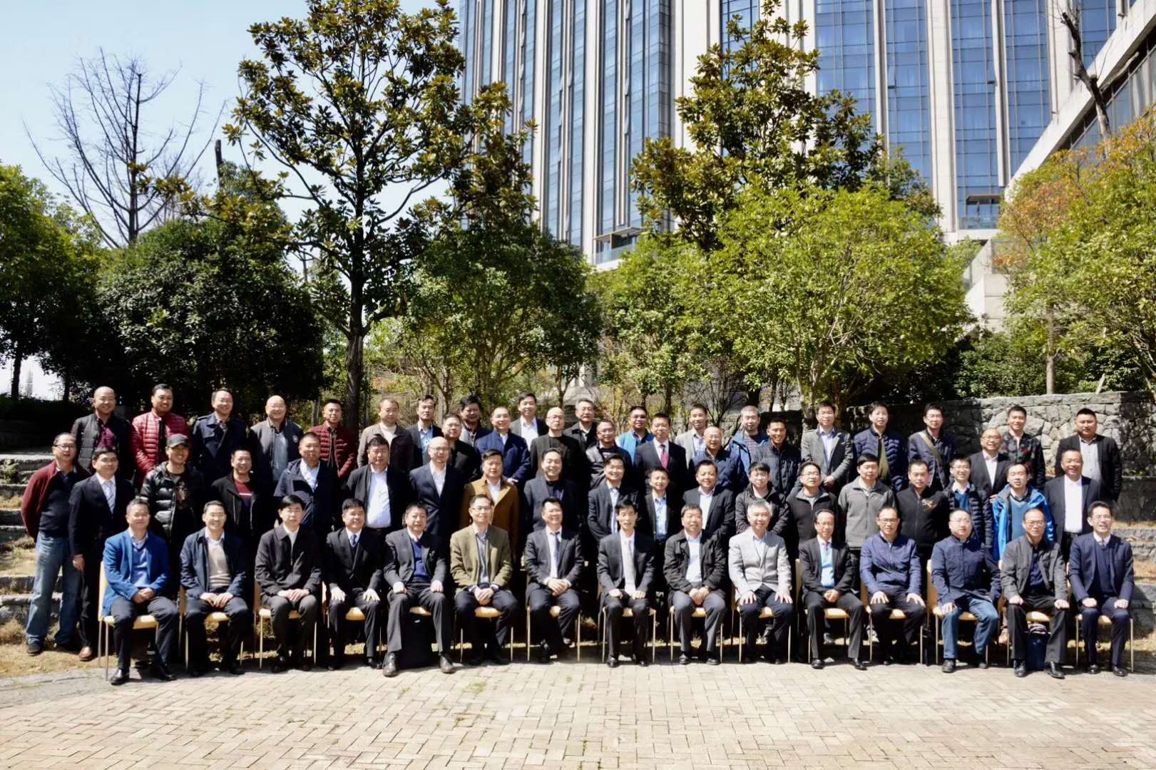 益达注册股份出席铁路工程高品质机制砂制造技术交流大会并发表主题演讲