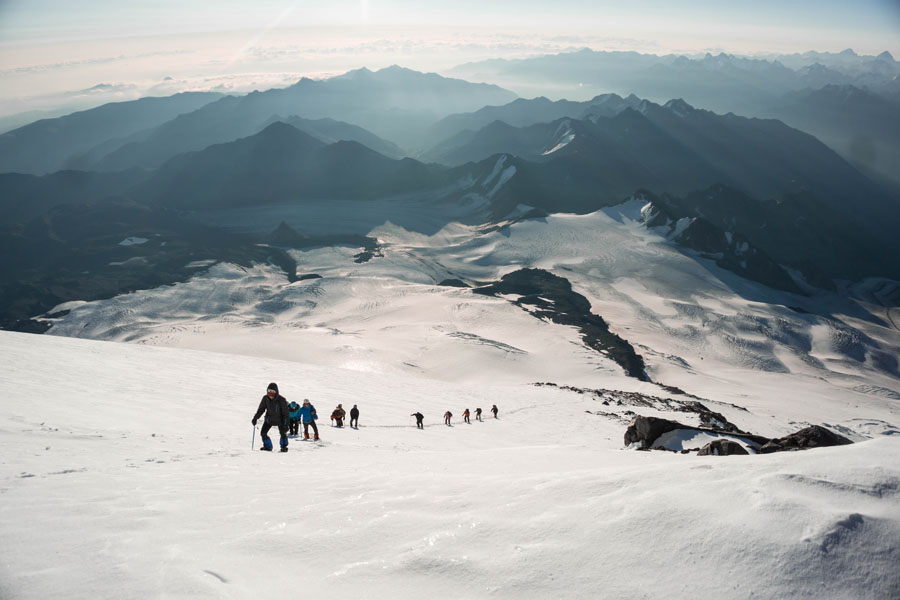 骄傲！益达注册股份欧洲员工勇攀欧洲第一峰-厄尔布鲁士峰