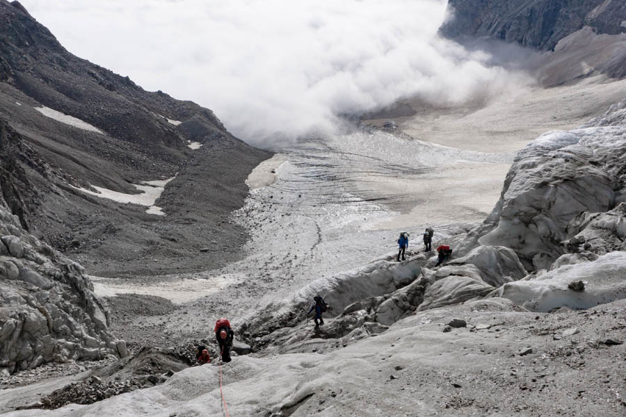 骄傲！益达注册股份欧洲员工勇攀欧洲第一峰-厄尔布鲁士峰