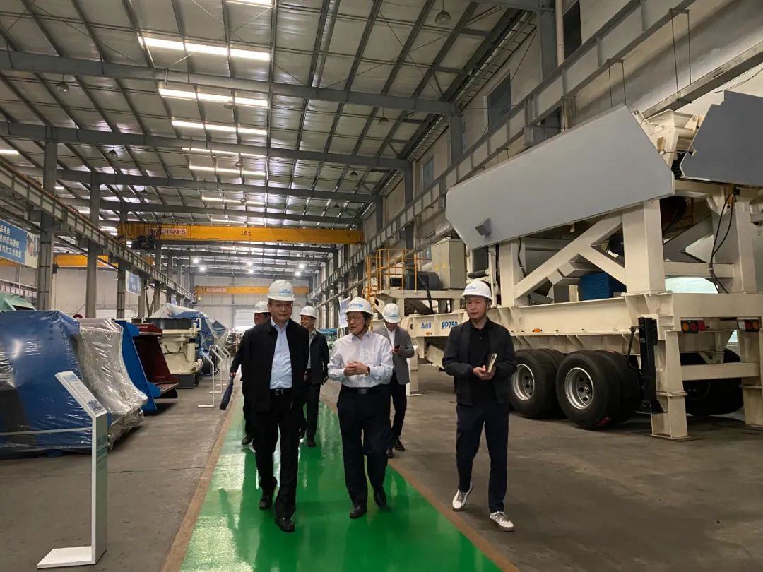 奉贤区人大常委会党组书记、主任张培荣一行莅临益达注册股份开展“优环境、稳经济”大走访大调研