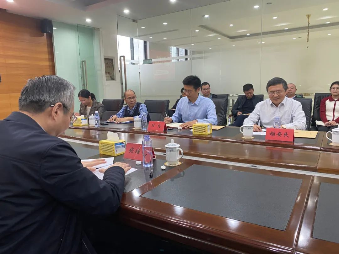 奉贤区人大常委会党组书记、主任张培荣一行莅临益达注册股份开展“优环境、稳经济”大走访大调研